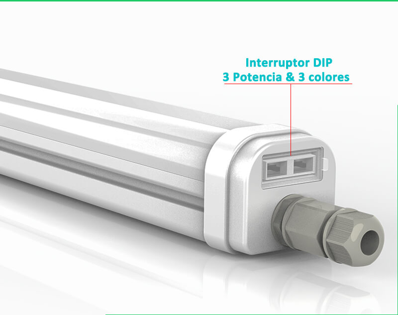 Lámpara hermética LED IP65 instalada en techo de bodega