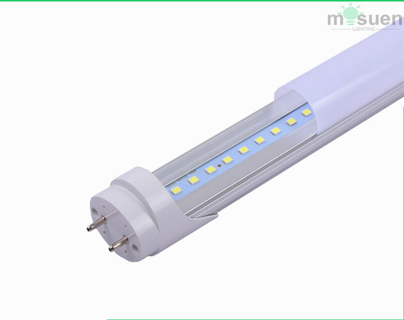 Tubo LED T8 120cm 18W base G13 instalado en almacén industrial iluminación eficiente