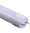 Tubo LED T8 instalado en oficina, iluminación uniforme y segura